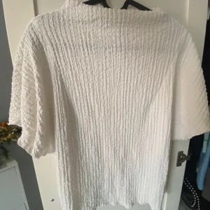 zara blus - Jättefin blus från zara, skcika gärna prisförslag