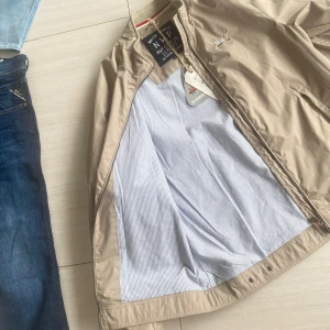 NP Albert Jkt NAUTIC jacka - Vår/höst/sommar jacka som är i helt ny skick, aldrig använd med prislapp på 1000kr, märket är Nautic