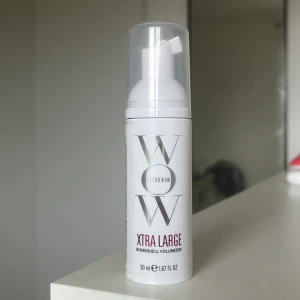 Color wow - Hår volym mousse från color wow som ger jättemycket volym 💕ca 60% kvar, orginalpris 169kr för 50ml💕säljer för 99kr