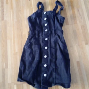 Svart klänig - Bra, har bara blivit använd några gånger