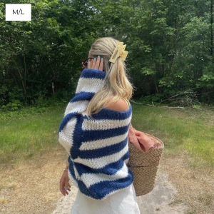 Stickad tröja - Jättefin skickad tröja från design by si, nyskick men litet märke finns (skriv för bild), nypris 530kr🤗🤗