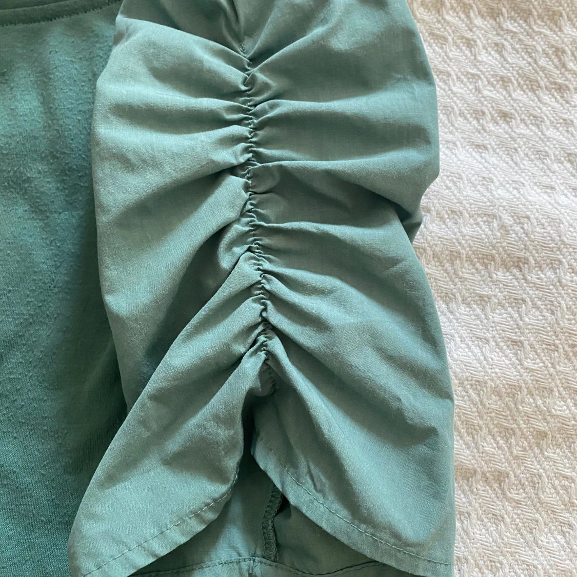 t-shirt med puffärm - 92