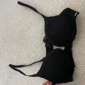 BH Ella M  - Push up Bh från Ella m storlek 70b