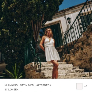 Zara satin klänning - Använd två gånger, jättesnygg men kommer inte till användning längre. Inga defekter💕