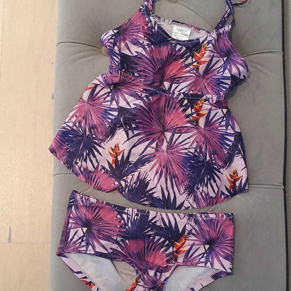 Läcker tankini strlk 134/140. Sportswear.