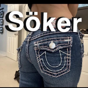 SÖKER!! True religon jeans - Hej jag söker true religion i size 25! Vill helst inte betala över 1000 kr. Vill att de ska vara flared/Bootcut och  blå! Jag vill ha några med vita stygn runt