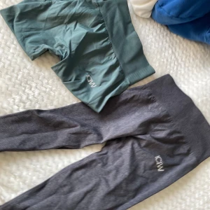 Tränings byxor  - Helt oanvända tränings byxor köp båda för 500 och ett par 300💓