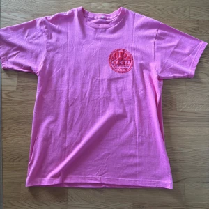 Travis scott cacti t shirt - Har haft den länge men aldrig använt så den är helt ny. Skriv gärna för fler bilder och mått