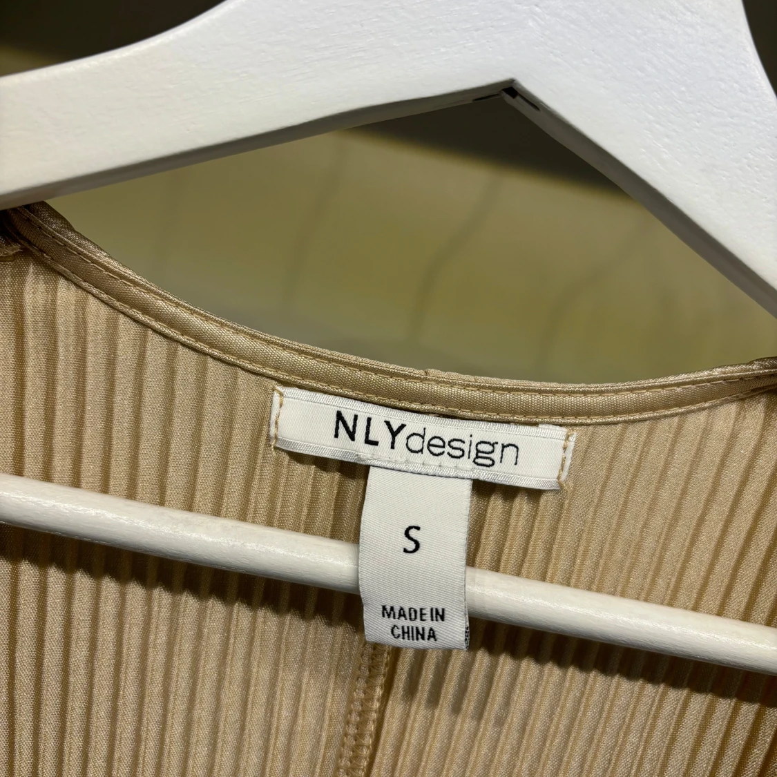 Byxdress från Nelly med knytband - 91