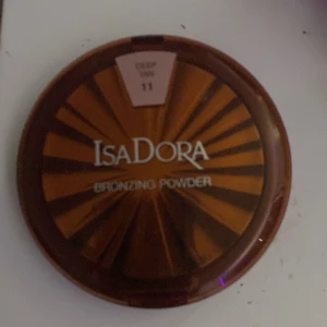 Smink  - Isadora bronzer jätte fin men kommer inte till användning. 