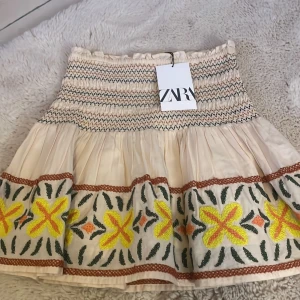 Zara kjol - Säljer denna jätte fina zara kjol i nysick❤️
