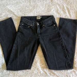 Lågmidjade jeans - Fina lågmidjade jeans från lager 157! De är i modellen ”Icon”. Säljer då de inte kommer till användning. Köpta för 400 och endast använda några få gånger 💞!