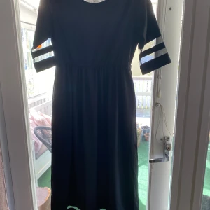 Ny fin klänning  - Storlek M