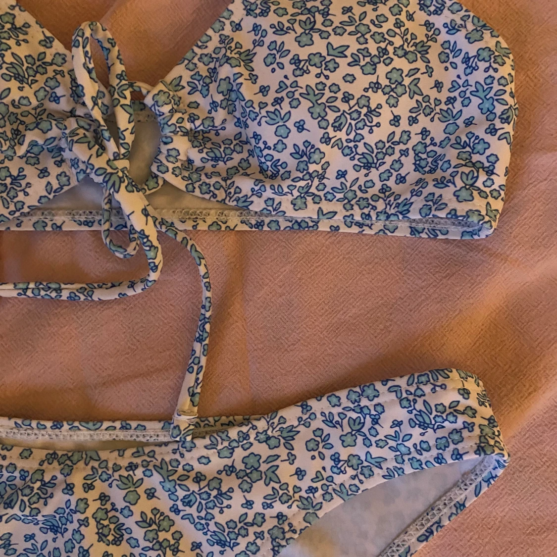 Blå blommig bikini - 90