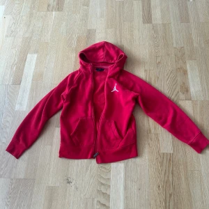 Jordan hoodie zip - 8/10 skick inte använt på länge  12-13y  