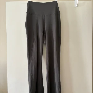 Groove pants Luluemon - Lumenen groove yogapants, knappt använda, strl 4 motsvarar Xs/S 