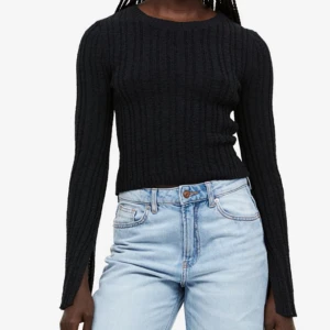 H&M tröja  - Fin stickad från H&M storlek XXS, men otroligt stretchig så passar XS