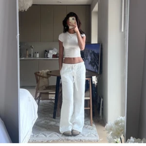 Alobha Linnebyxor - Linnebyxor strl S, säljer då de blivit för små för mig!💕Använda en sommar men ändå i fint skick! Skriv privat för fler bilder! Slutsålda på deras hemsida!!Pris kan diskuteras!