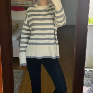 Stickad tröja  - En jättefin stickad tröja från zara som inte kom till användning💗