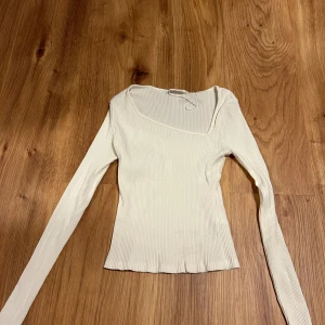 Tröja  - Säljer en tröja från Gina Tricot i storlek S 