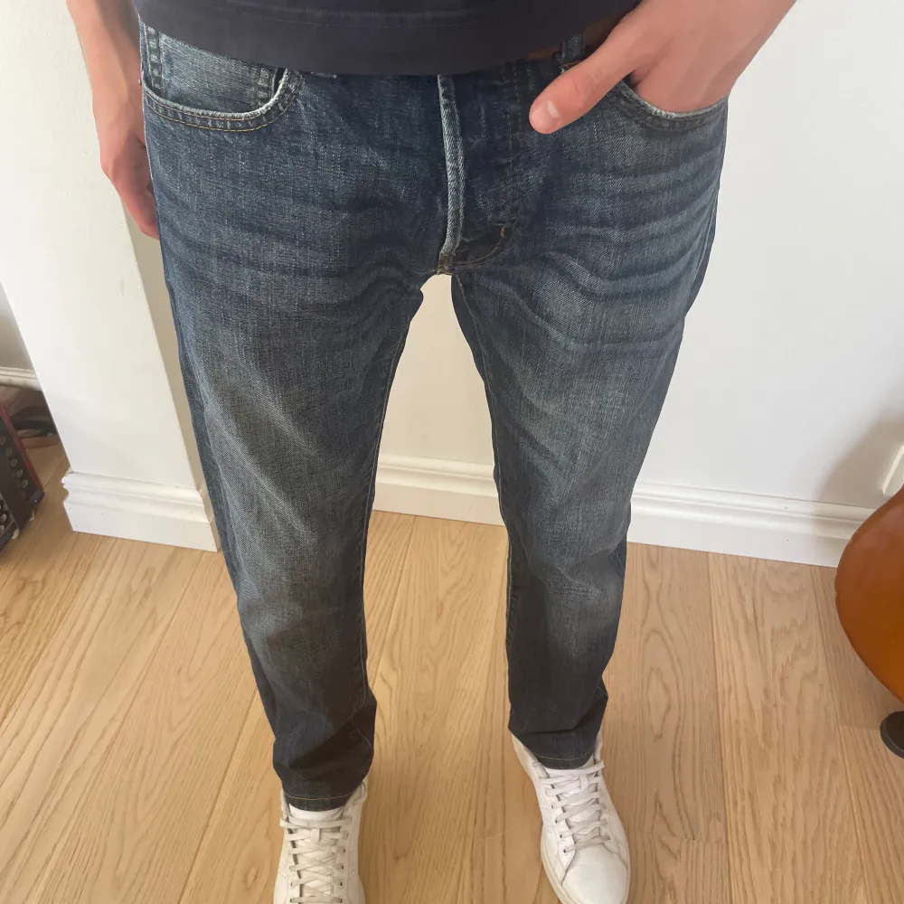 Riktigt sköna slim/straight jeans från ralph lauren. Storlek 31x34 men skulle säga att de sitter som 31x32. Toppskick, inga defekter över huvud taget!. Jeans & Byxor.