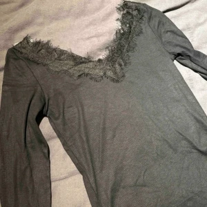 Intimissimi tröja - Liknande intimissimi tröja, superskön och snygg ☀️ lägg gärna ett prisförslag 