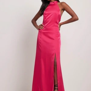 Balklänning  - Helt ny från NA-KD  Från Victoria Waldau x NA-KD, köpt förra året Nypris: 599kr