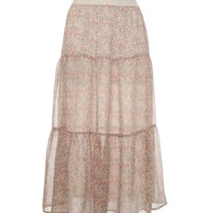 Lång kjol - Super fin och somrig långkjol med blommigt mönster 🩷☀️