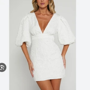 Vit klänning - Perfekt till studenten och sommaren🔥köpte för ca 1200