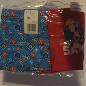 Nya! Fireman Sam Bad shorts för barn  7-8 år storlek 122/128  - Nya! Fireman Sam  Bad shorts / badbyxor för barn  7-8 år  storlek 122/128 * Nya  * Hela  * Rena  * Fri frakt vid köp över 1000sek