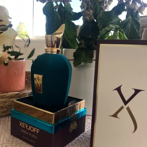 Xerjoff Erba pura parfym - Bra skick använd i 3 veckor så kanske 95ml/100. Har köpt en billigare parfym och behöver pengarna!