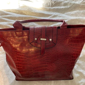 Vintage väska - Köpt second hand, i fint skick. Aldrig använd av mig. 