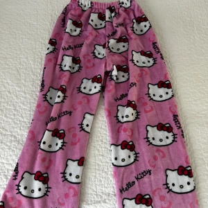 Rosa Hello Kitty Pyjamasbyxor - Jättebekväma pyjamasbyxor! 🩷