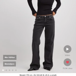 Jeans NA-KD - Helt nya lågmidjade jeans från NA-KD som tyvärr är för små för mig då jag beställde två olika storlekar! Så dem är inte ens testade 🩷 storlek 36! Nypris 699