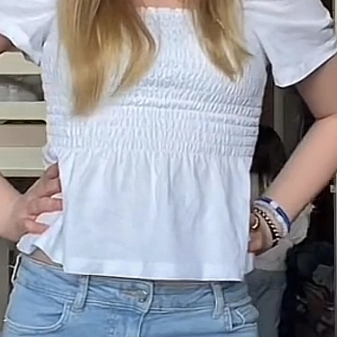 Vit smockad topp - 90