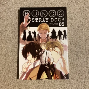 Bungou stray dogs volym fem - Perfekt skick ! Hör av dig vid intresse :)