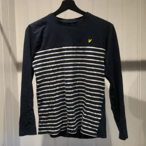 Lyle & Scott tröja  - Tja, säljer en fin Lyle & Scott tröja 💪🏻 Den är i skicket 8/10 då jag har använt den några gånger. Skriv om ni är intresserade 🤩
