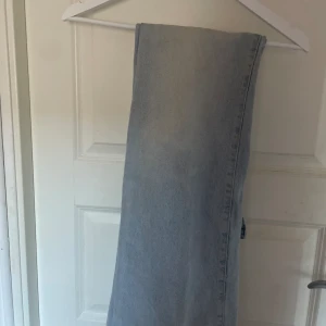 Jeans  - Jeans från lager 157 i storlek S. Högmidjade. Passar mig bra som är lite över 170. 