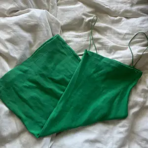 grön kort tajt klänning från zara 💓