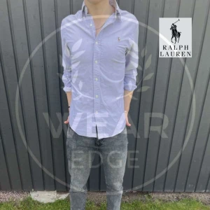 Ralph lauren skjorta - Ralph lauren skjorta  Cond 8,5/10 Storlek S men passar M Ljusblå