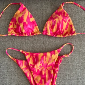 Bikini - Helt ny oanvänd bikini, endast testad! Säljer då den inte passade mig 🩷 perfekt att sola i