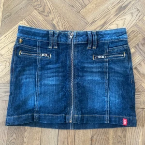 Jeans kjol - Low waist jeans kjol. 