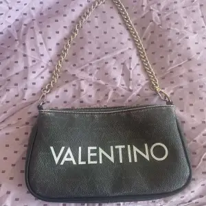 Vintage väska, Valentino Man kan byta ut axelbandet Nypris :1999