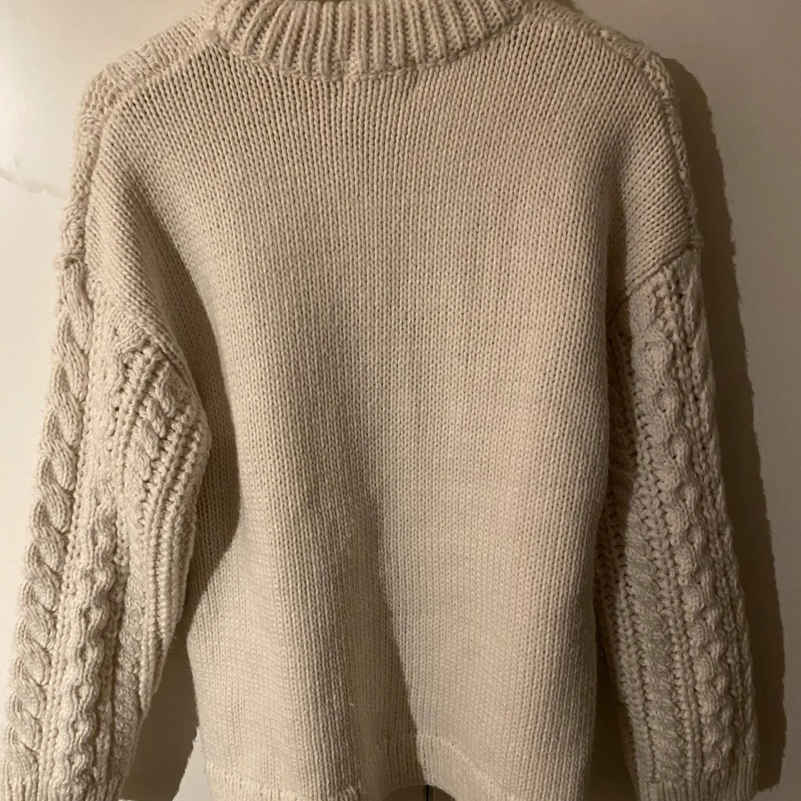 Vit stickad tröja - 91