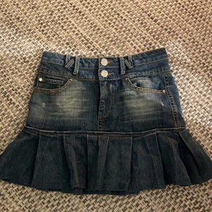 Jeans kjol med volang  - As snygg jeans kjol med volang 💘💘💘älskar denna