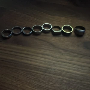  Silverring  - 8 olika fina silverringar som passar ringfinger och lillfinger på en ganska stor hand 