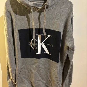 Calvin Klein hoodie  - Väldigt fint skick 