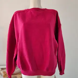 Chockrosa/ cerise sweatshirt crewneck oversize . Amvönd 1gång.