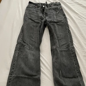 Grå jeans - Från monki använda en gång
