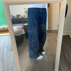 Baggy jeans - Skitsnygga baggy jeans från sweet sktbs i strl xs. Väldigt fint skick. Använd gärna köp nu 